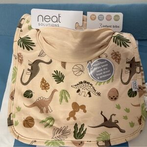 ⚡️Neat Solutions Dinosaur Bib Set - Cream and Green